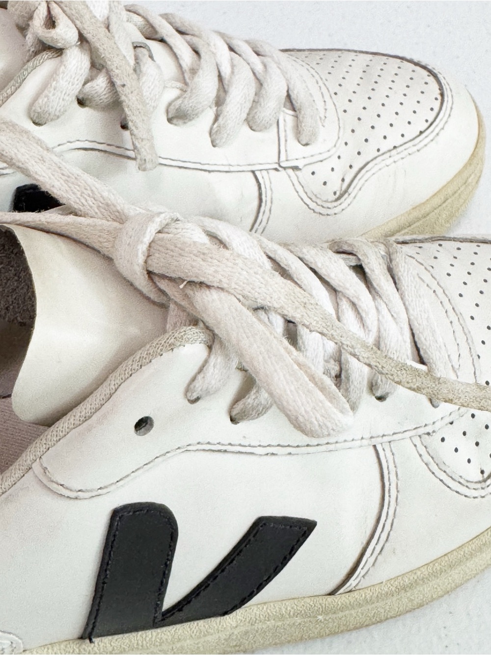 Veja V-10 Leather White Black Sneaker 7 - Picture 14 of 16